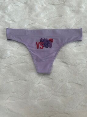 Victoria’s Secret Thong Panty L